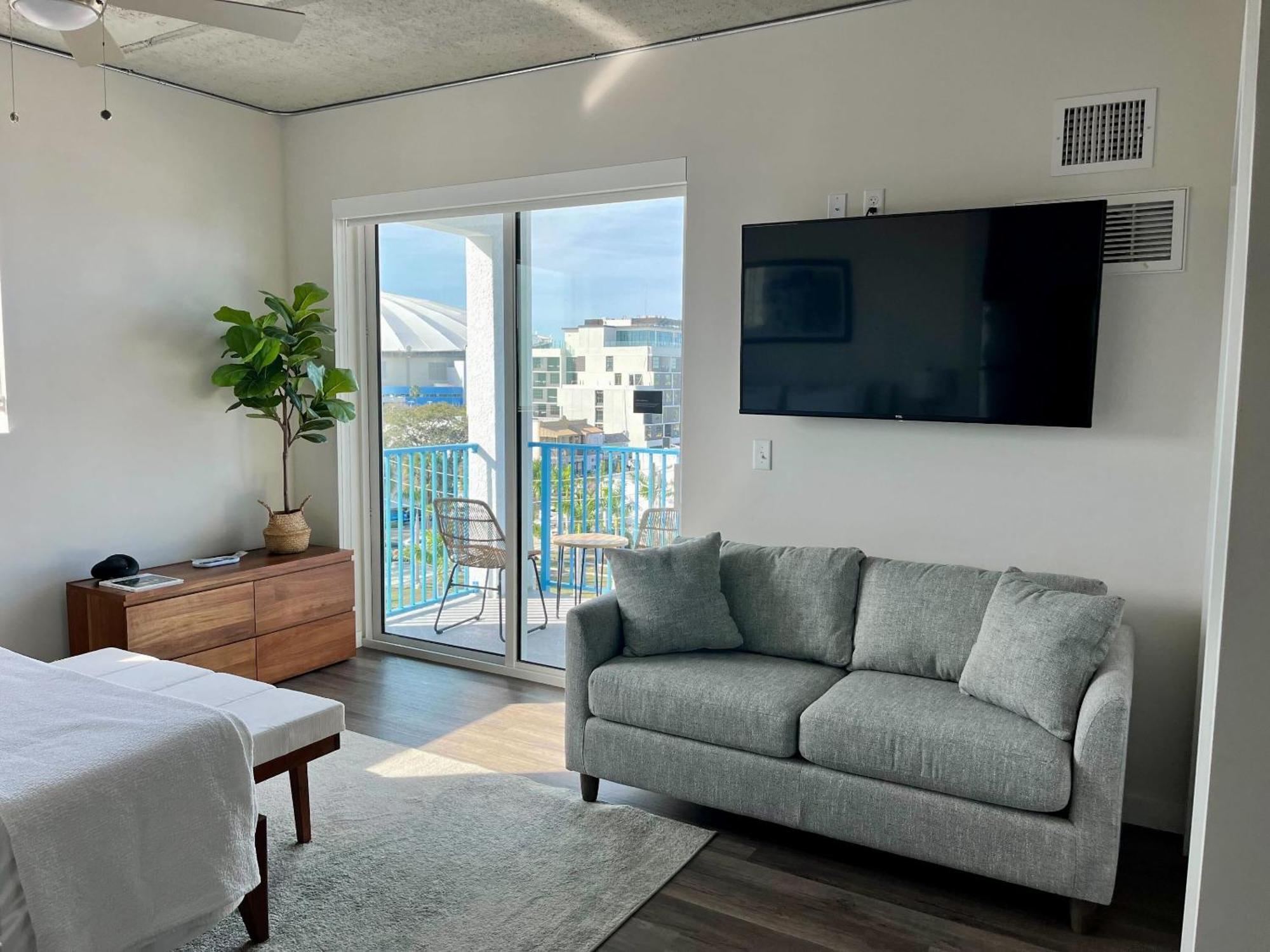 Mint House St. Petersburg - Downtown Aparthotel Ngoại thất bức ảnh